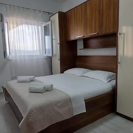 Toncica Apartment *